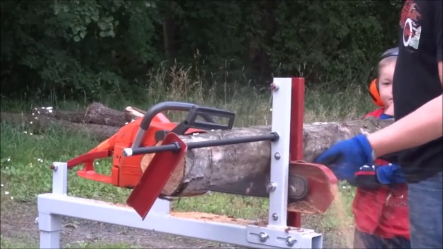 Motorlu testereden sabit odun bölme sistemi