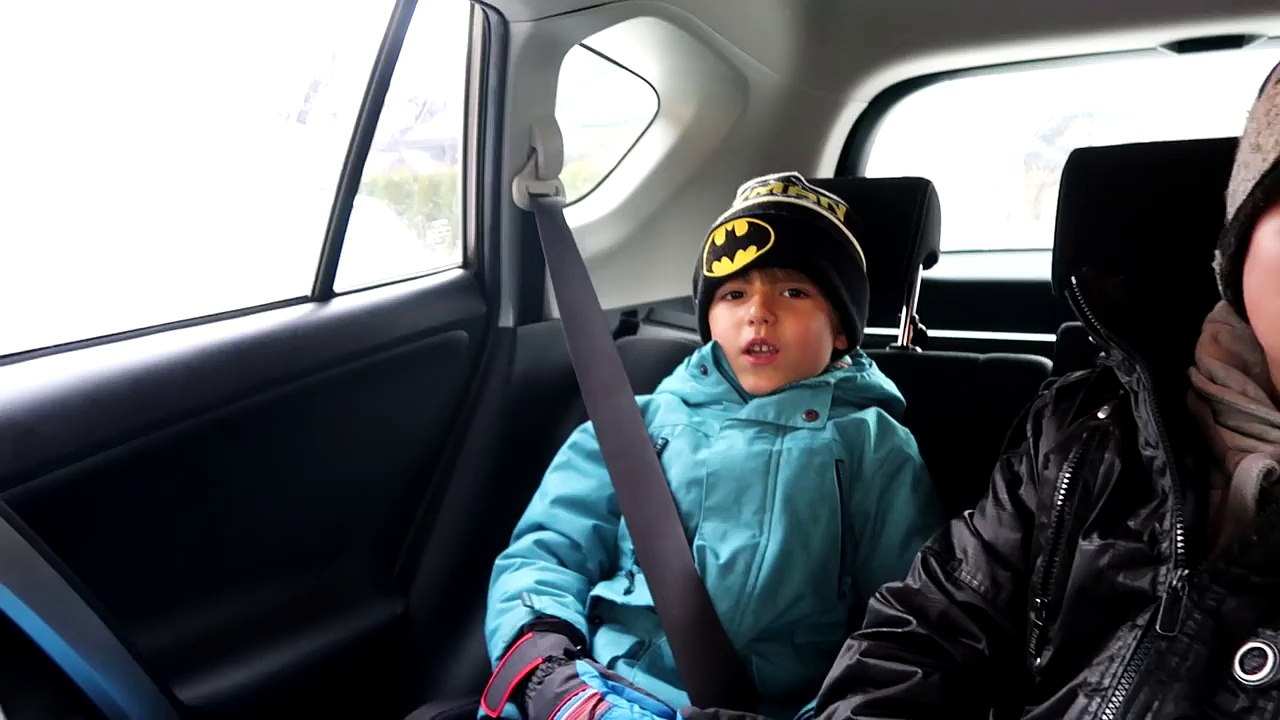 Winter Playground Family Play - Snow Slides Fun and Ice Skating-WHexJBgwDes