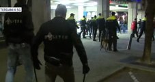 Hollanda Polisi Rotterdam'da Protesto Düzenleyen Türklere Saldırdı