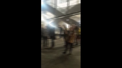 Felice Mazzù avec les supporters, place Verte à Charleroi