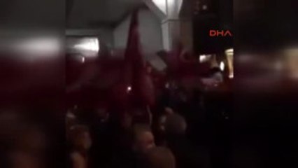 Hollanda'daki Türkler Protesto Düzenliyor