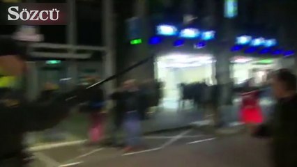 Hollanda polisinden atlı, coplu ve köpekli müdahale!