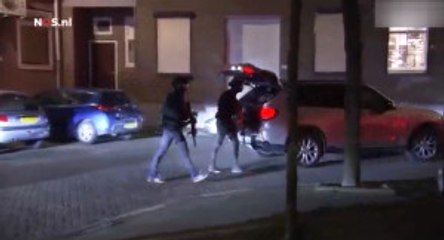 Hollanda Polisi, Başkonsolosluk Binası Önüne Ağır Silahlarla Geldi