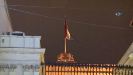 Hollanda'ya Tepki Gösteren Yüzlerce Kişi Konsolosluk Önüne Akın Etti