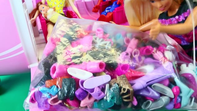 BARBIE CRASHES AIRPLANE! Dolls Fly Barbies New Glamour Jet Funny Doll Parody by DisneyCar