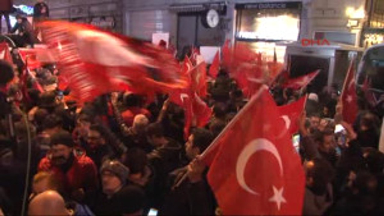Hollanda Başkonsolosluğu Önünde Eylem