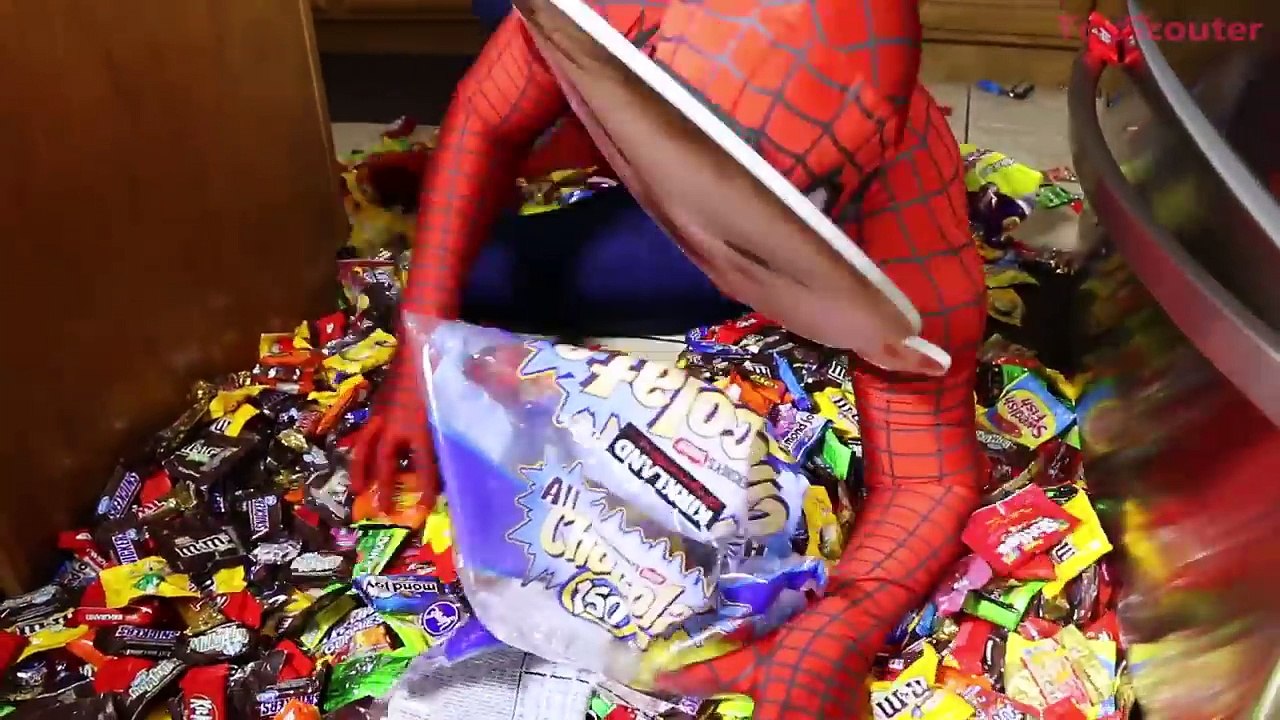 SpiderBaby & Rapunzel Baby vs GIANT CHOCOLATE CANDY! w/ Minnie Mouse & Chase in Real Life