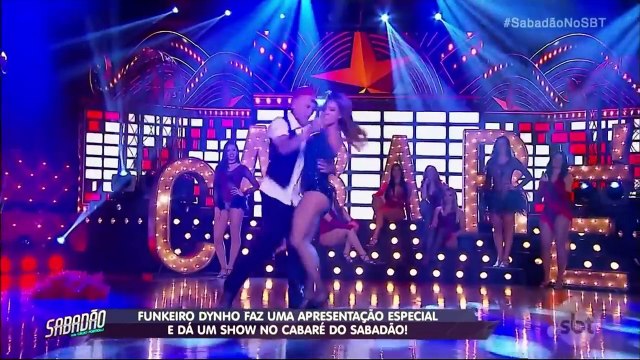 Bailarina Favinha e Dinho no Palco Dançando
