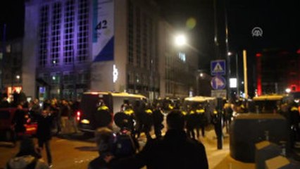 Hollanda'da Türk Vatandaşlarına Polis Köpekleriyle Müdahale
