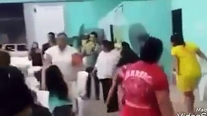 Nova moda culto com balada na igreja evangélica