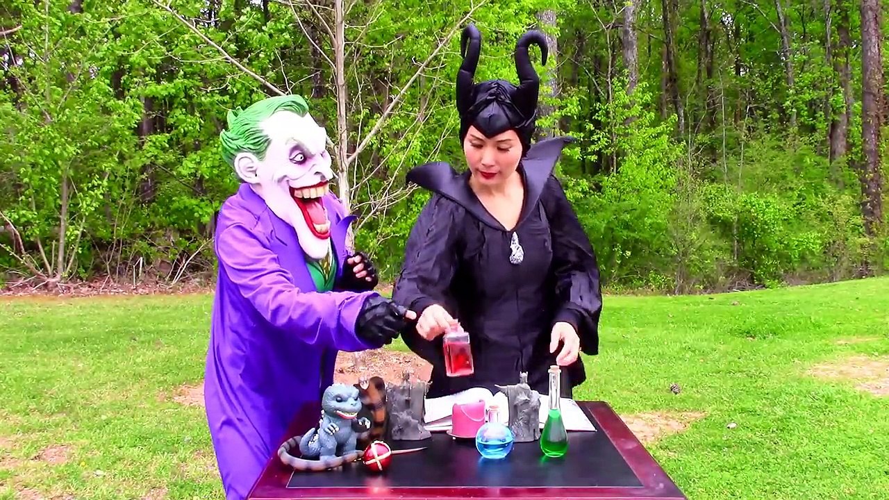 Spiderman Frozen Elsa Funny Story Joker DeadPool Naughty Maleficent Fun Superhero in Real
