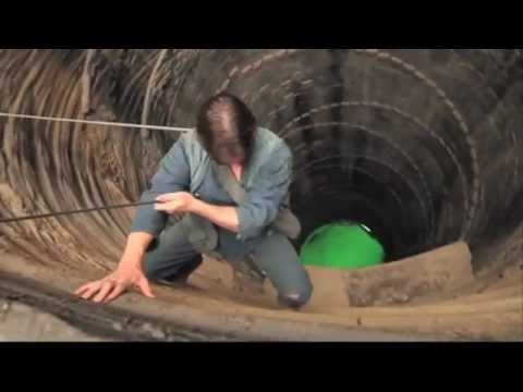 # 2 : la Prison de Bane (The Dark Knight Rises DVD & Blu-Ray Bonus)