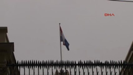 Hollanda Konsolosluğuna Türk Bayrağı Çekildi