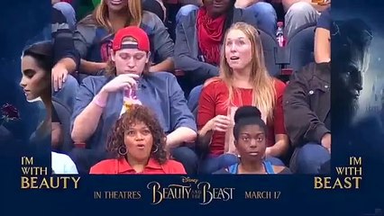 Il se fait voler sa meuf pendant une Kiss Cam