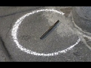 Napoli - Raccoglie "penna pistola" e parte un colpo: ferito (11.03.17)