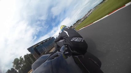 Enorme crash à moto sur circuit -  GSXR 600