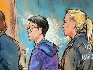 নতুন স্বাস্থ্যনীতির প্রচারে গিয়ে বিক্ষোভের মুখে পেন্স