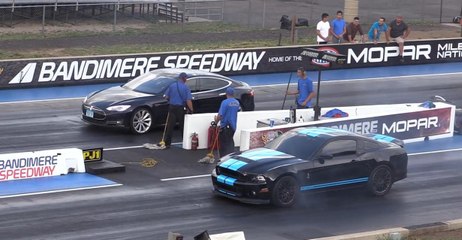 Tesla Model S vs Ford Mustang GT500