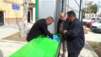 Balkonda Ölü Bulunan Bebek Kimsesizler Mezarlığına Gömüldü