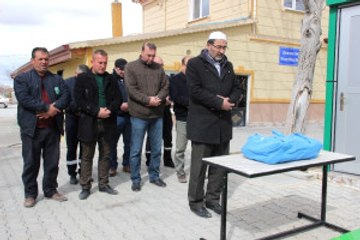 Balkonda Ölü Bulunan Bebek Kimsesizler Mezarlığına Gömüldü