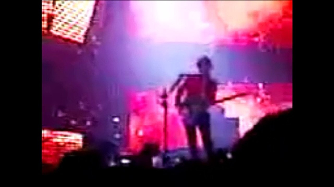 Muse - Invincible, Dublin Point Theatre, 11/03/2006