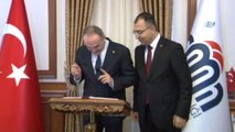 Bakanı Faruk Özlü Valilik ve Belediyeyi Ziyaret Etti