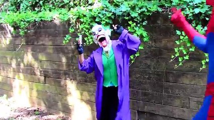 Spiderman, Spiderbaby, Elsa, and Snow White vs Catwoman and Itchy powder Funny superheroes