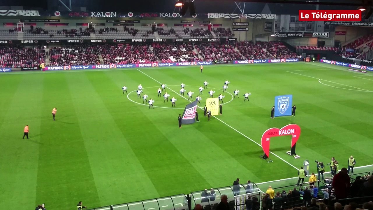 EAG-Bastia. Les championnes de France du Twirling-club de Grâces sur le terrain