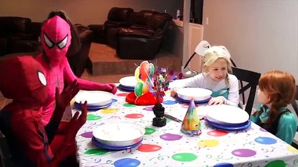 Frozen Elsa vs Frozen Anna pie fight challenge! Funny Marvel comics disney parody w/ spide