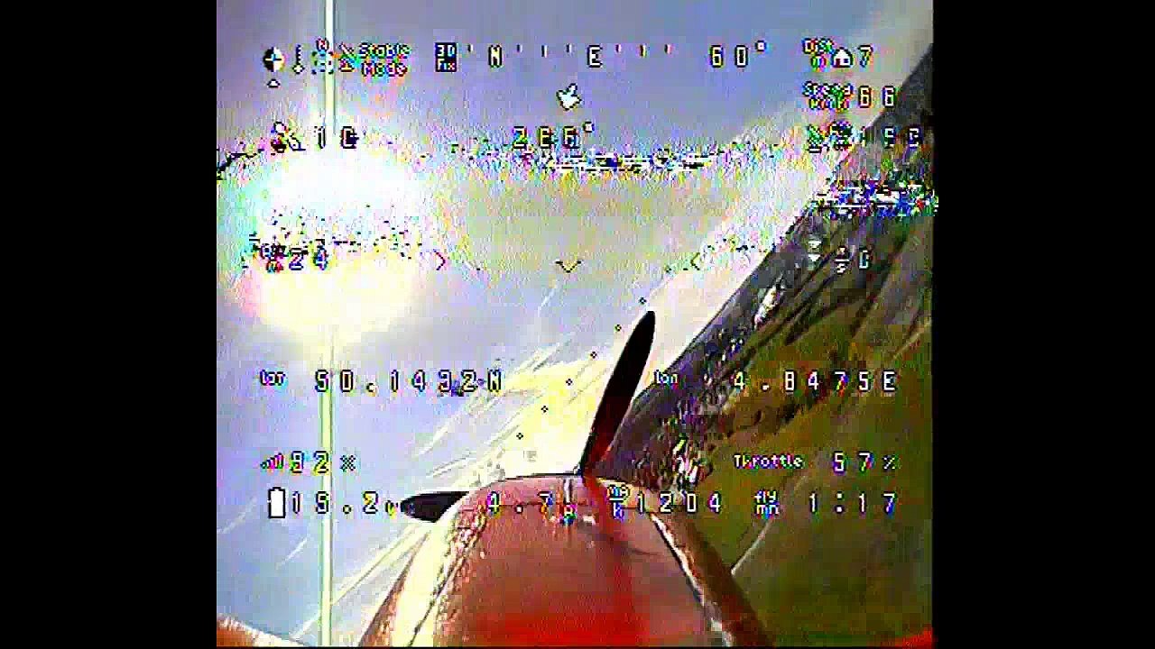 ERIC: 1er vol en FPV de l'Extra300 houps cassé le train à l'attero