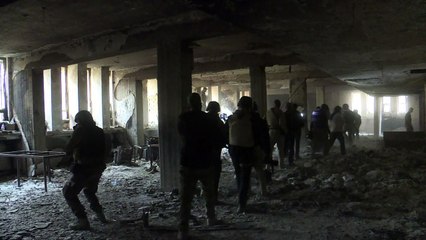 حطام مبعثر لقطع أثرية لا تقدر بثمن داخل متحف الموصل