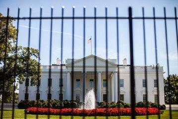 Intruder faces 10-year sentence for jumping White House fence