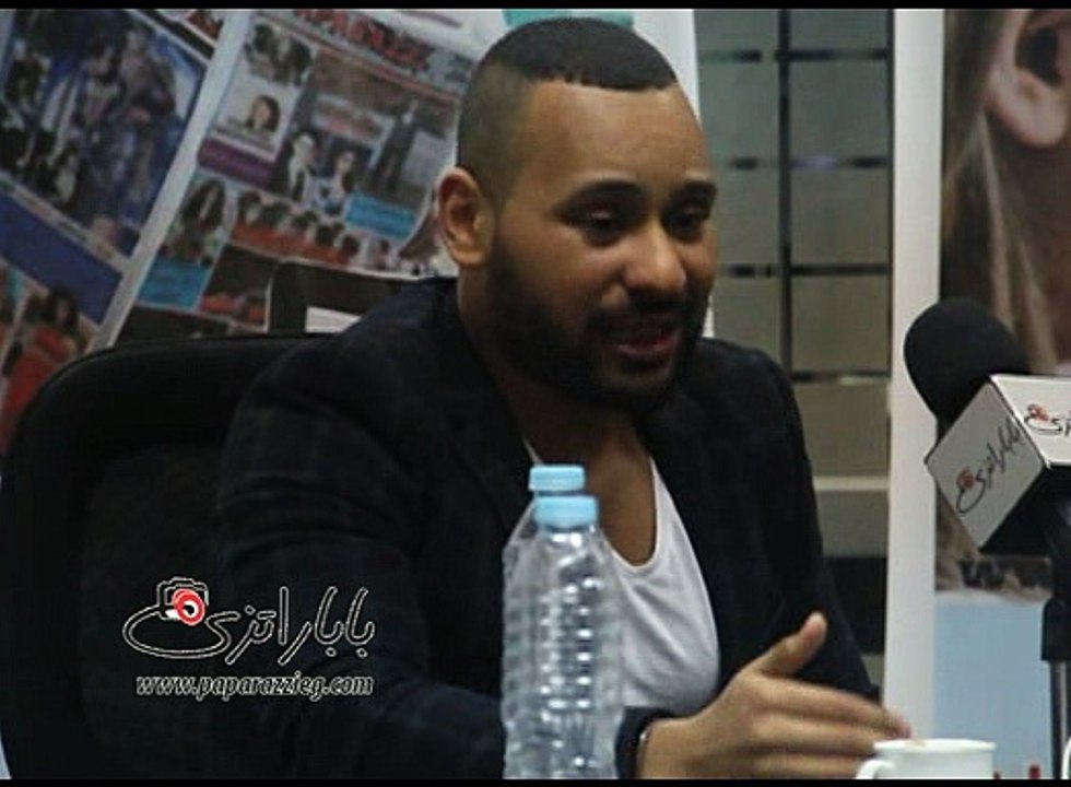محمد الريفي لباباراتزى  : سميرة سعيد استاذتنا كلنا
