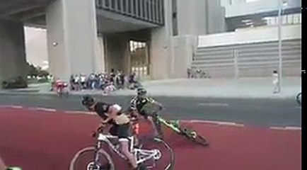 Une tempête de vent s'invite dans une course cycliste