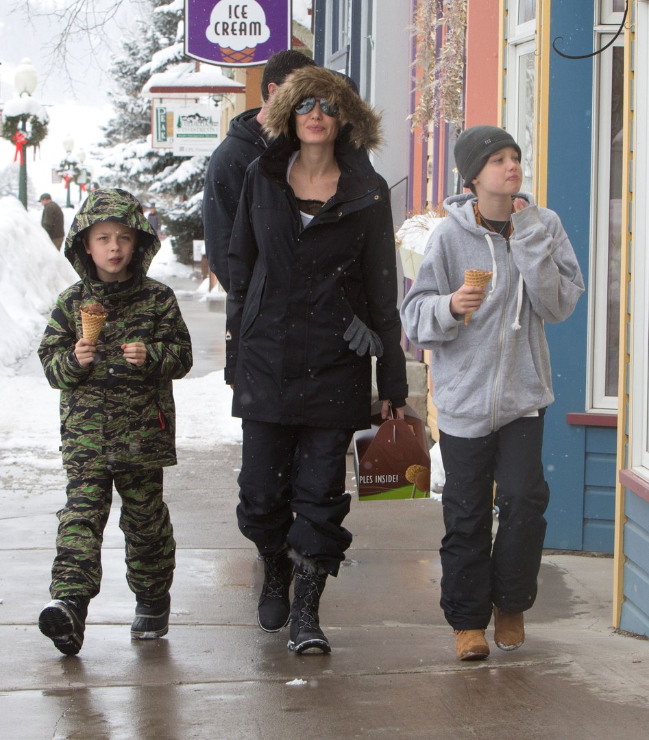 Angelina Jolie and children hit the airport after By The Sea premiere in  Los Angeles - Mirror Online