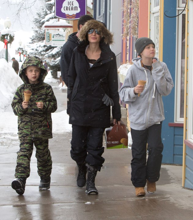 Angelina Moves On, Looks Happy With Kids At LAX