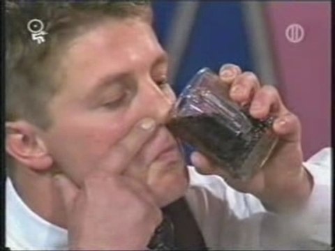 (Humour Conneries Insolite Blagues) Il Boit Une Bouteille D