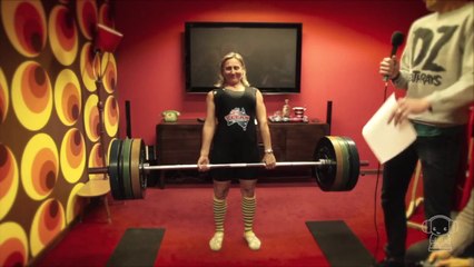 Man VS Strong Female Powerlifter
