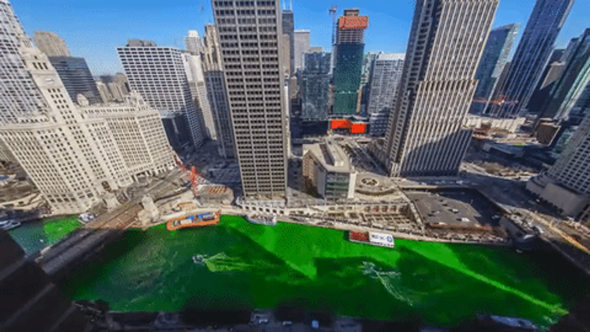 ⁣Timelapse Shows Chicago River Turn Green for St Patrick's Day