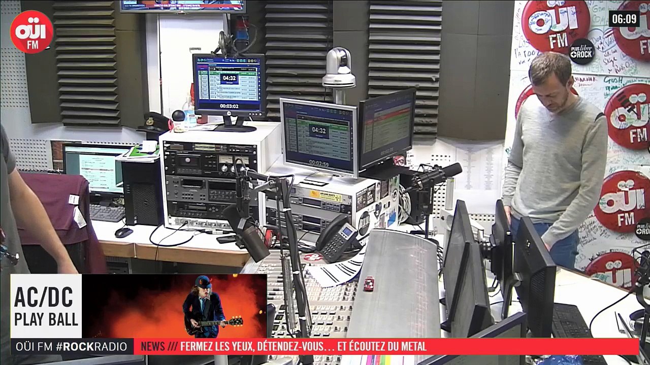 La radio OUI FM en direct vidéo /// La radio s'écoute aussi avec les yeux (2690)