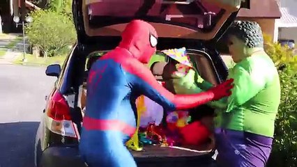 Frozen Elsa Bitten by VAMPIRE! w/ Spiderman Hulk Joker Pink Spidergirl Mini elsa Toys! Sup