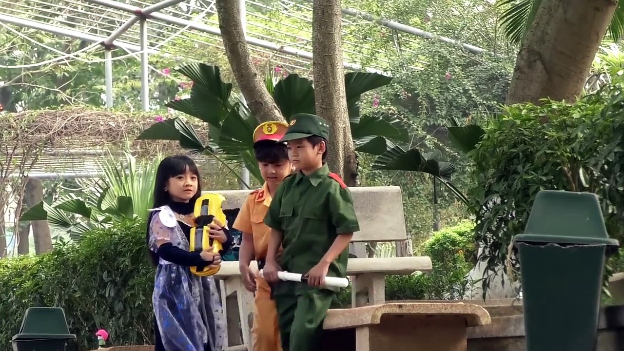 FREAKY Joker RUN OVER SpiderBaby RC Car Police Toy! w/ Spiderman, Hulk & Frozen Elsa in Re