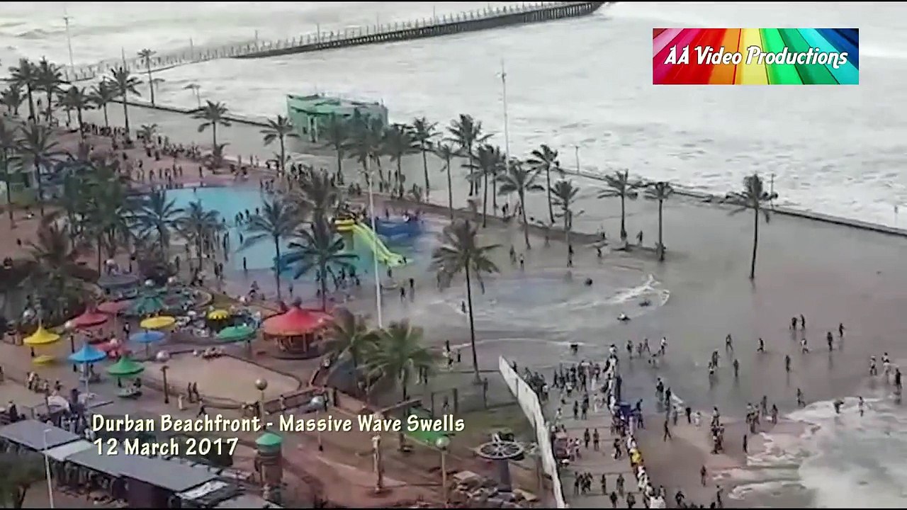 D'énormes vagues attaquent la ville de Durban en afrique du sud !