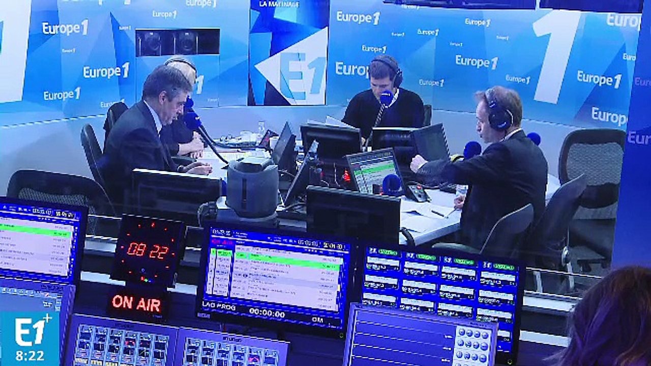 François Fillon : "Emmanuel Macron est un hologramme de François Hollande en plus jeune !"