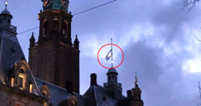 Hollanda'da Müslüman Belediye Başkanının İsrail Bayrağı Astığı Ortaya Çıktı