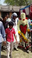 Pakistani Dulha wear flowers