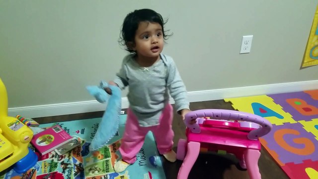 La danse de cette petite fille est tellement craquante... Adorable