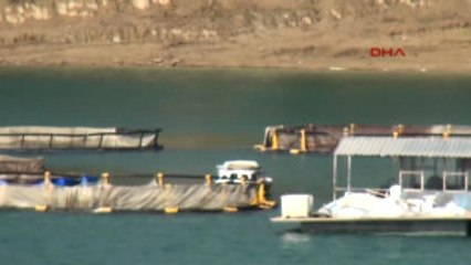 Adana Polisler Kurtardığı Gence Montunu Giydirdi, Battaniyeye Sarıp, Ayakkabısını Temizledi