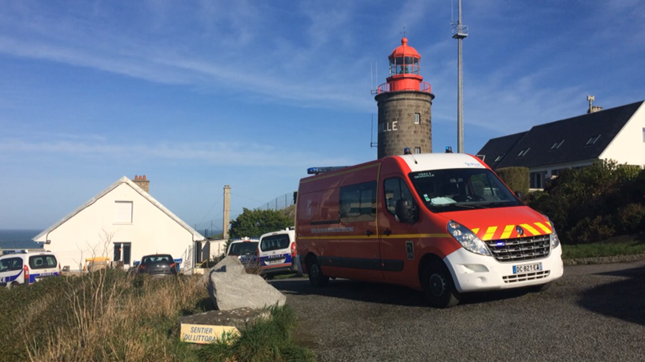 Une voiture tombe de la falaise de la pointe du Roc