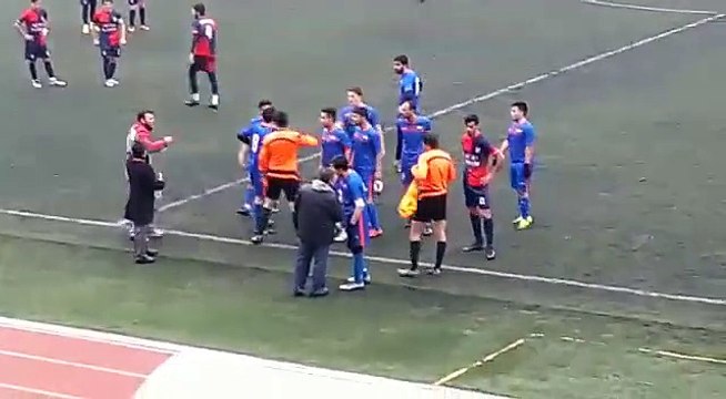 Amatör maçta hakem yumruğun görüntüleri ortaya çıktı